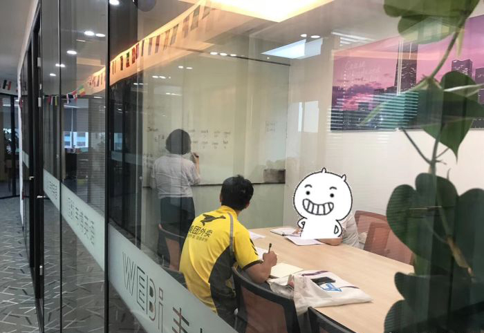 韋博英語上課環(huán)境3