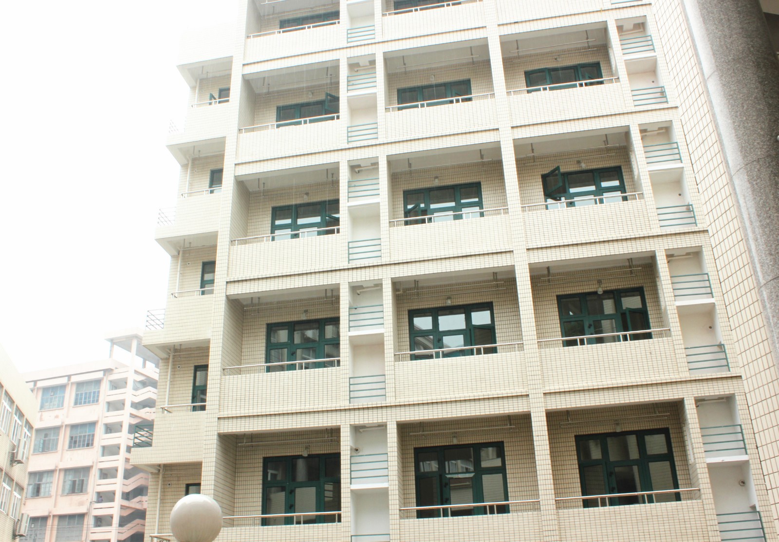學(xué)校宿舍樓