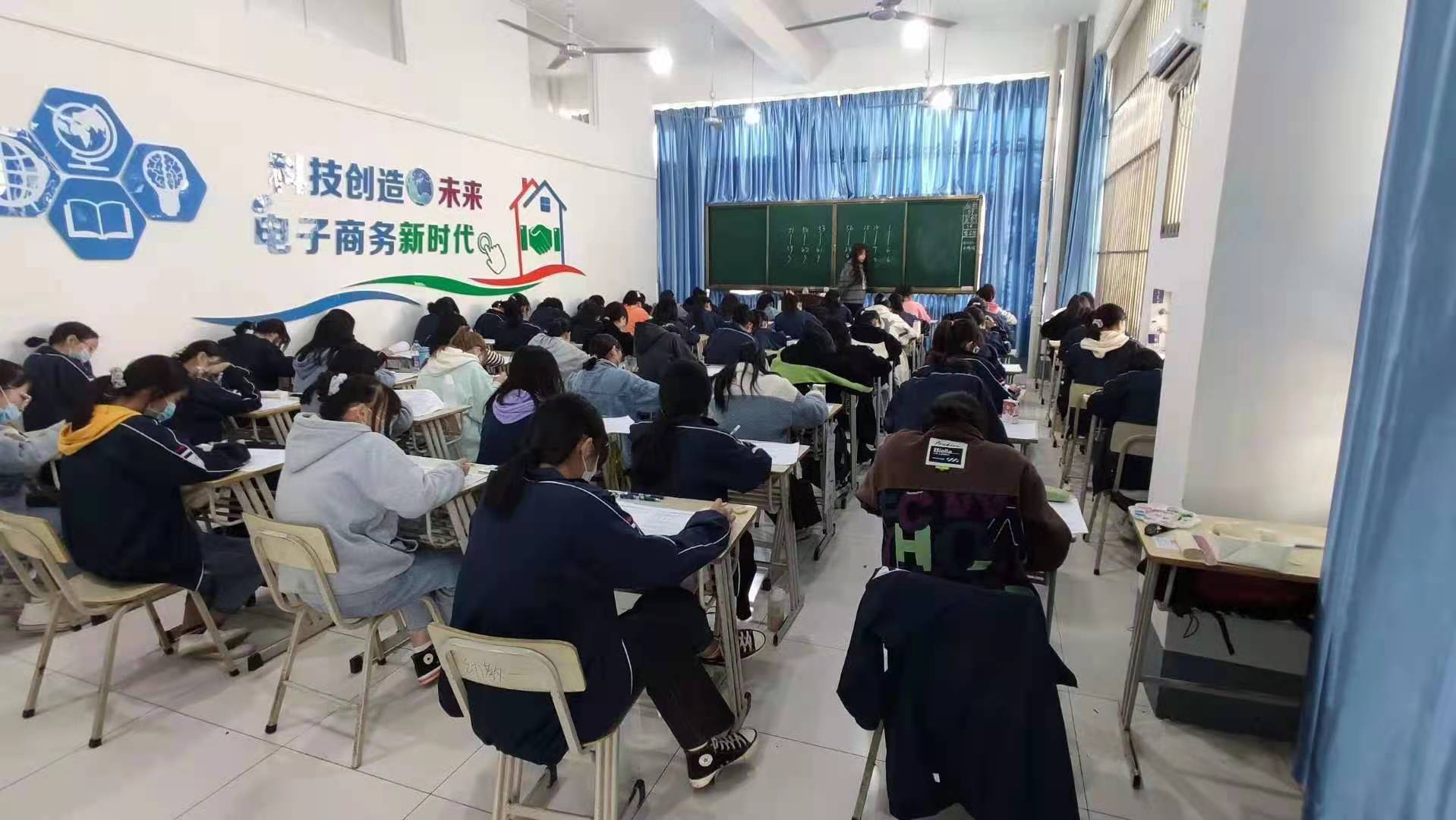 上課現(xiàn)場(chǎng)
