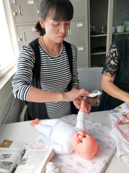 小兒推拿課程教學(xué)現(xiàn)場(chǎng)