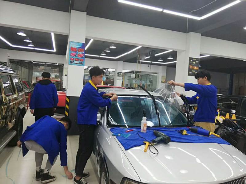 汽車學(xué)員實(shí)操現(xiàn)場(chǎng)