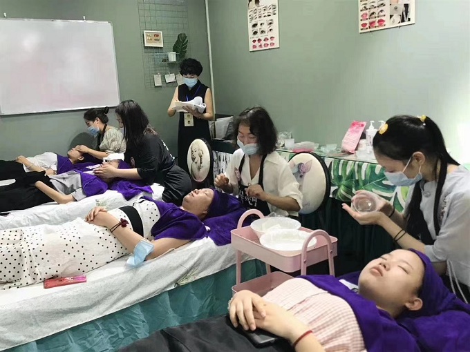 上課