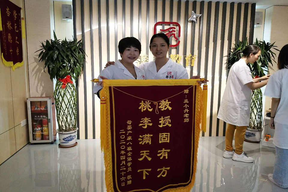 學(xué)校錦旗