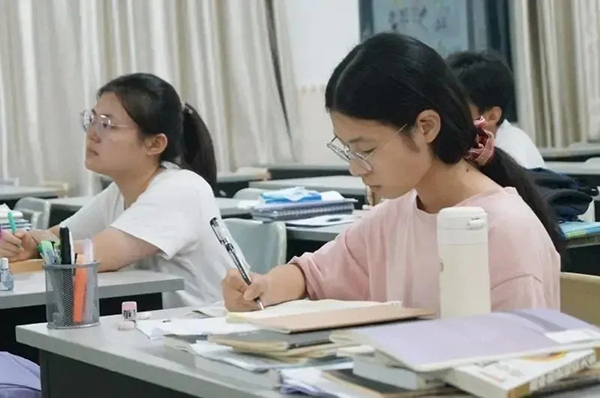 學(xué)習(xí)現(xiàn)場(chǎng)