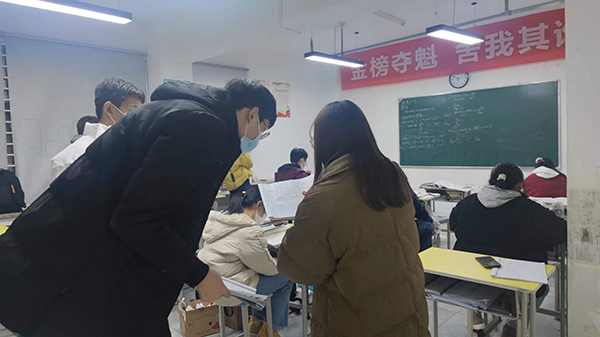 學(xué)生詢問老師問題