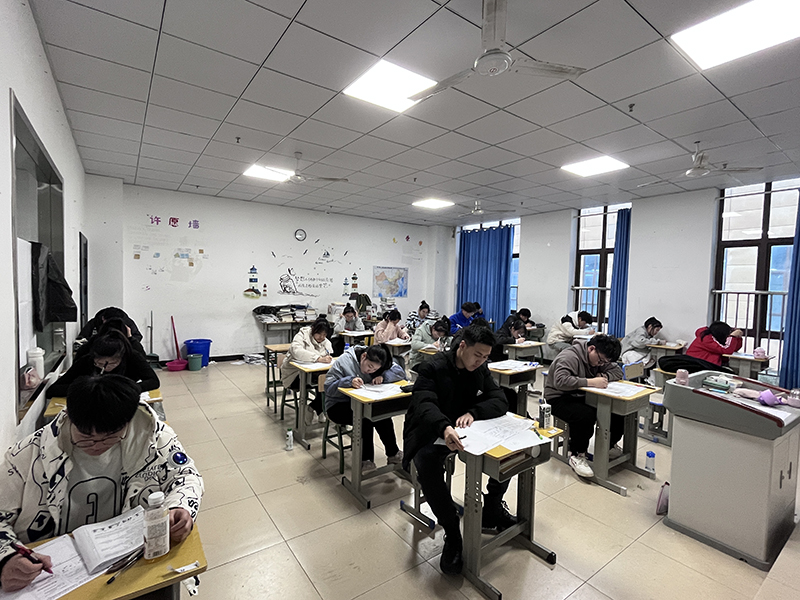 課堂現(xiàn)場(chǎng)