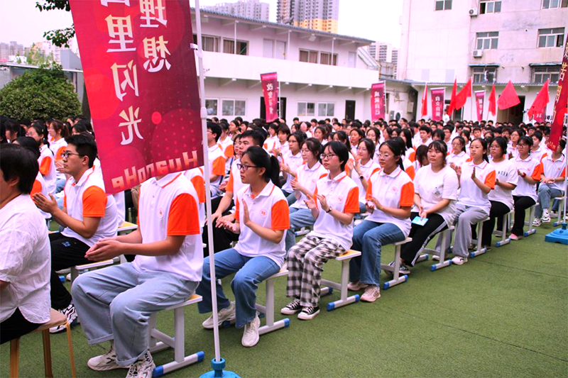 學(xué)生員合影