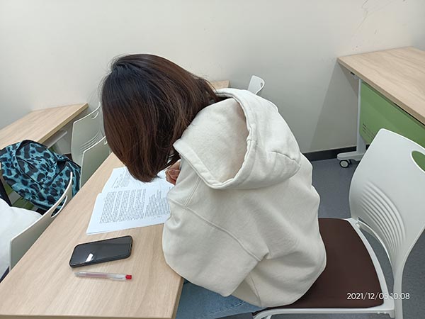 定期?？颊故?>
                            <div   id=