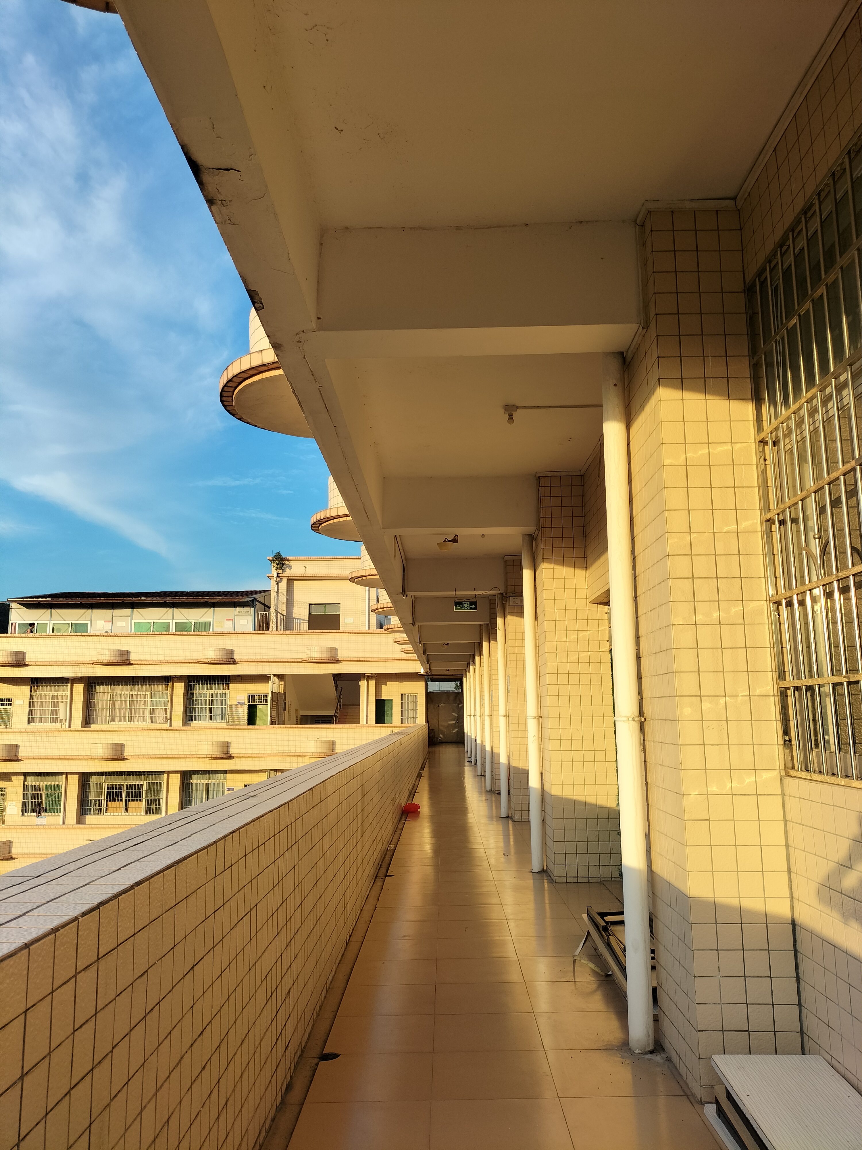 學(xué)校走廊